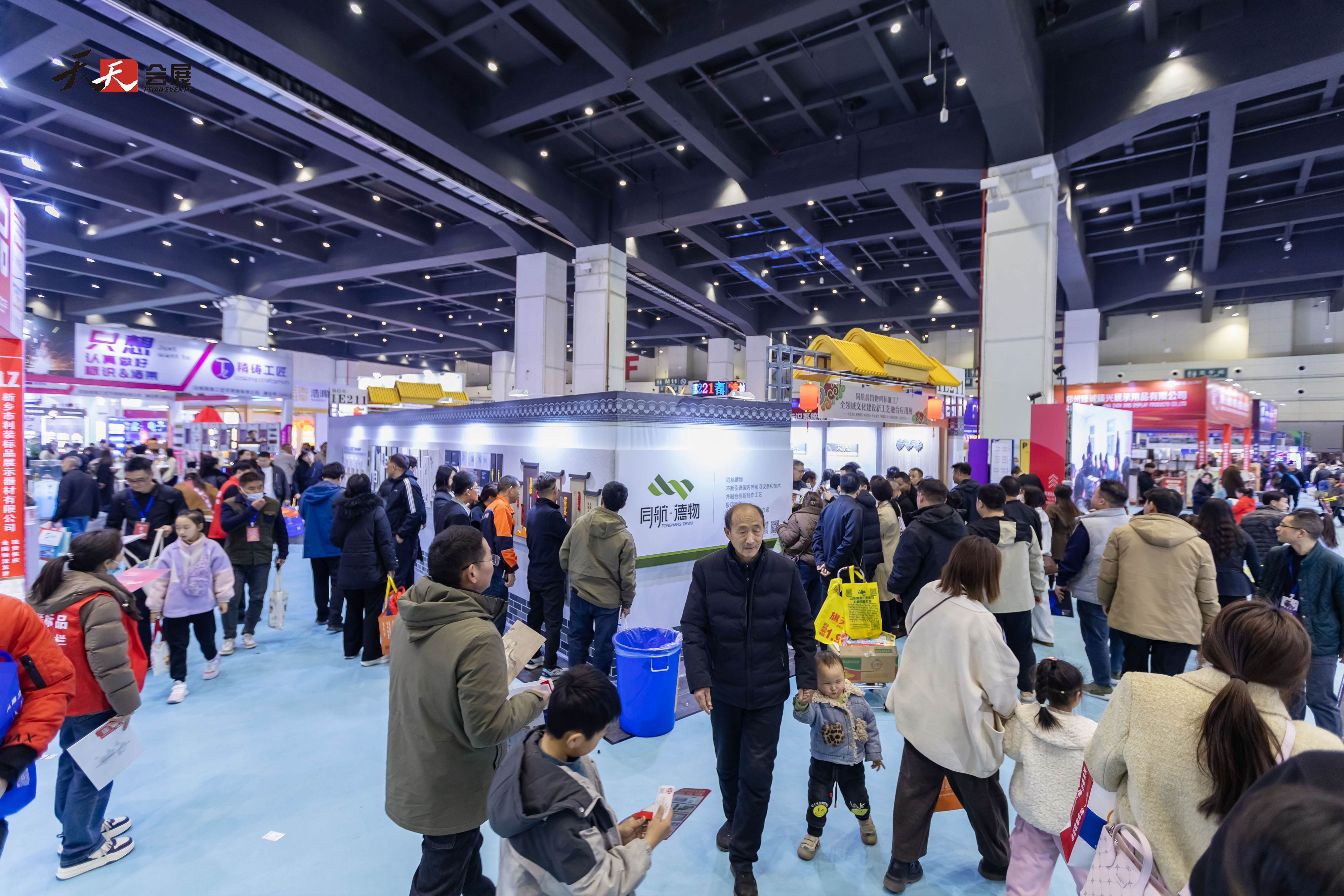 人潮涌動(dòng)，熱鬧非凡|2025春季中原廣告展第二天盛況依舊